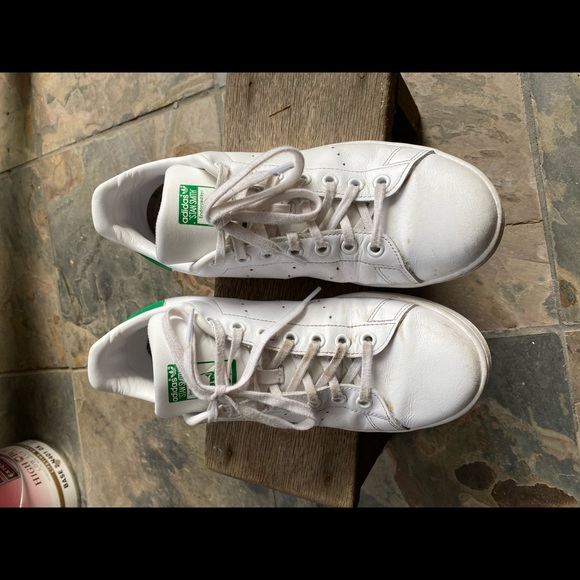 Adidas classic Stan Smiths. Size 7 - Picture 3 of 4